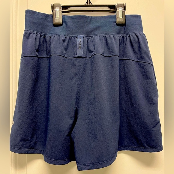 Lululemon License to Train High Rise Short 4” size 4 - Picture 7 of 8